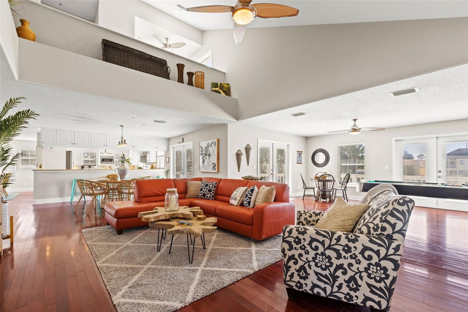 1902 ARROWHEAD DR NE, ST PETERSBURG, FL, 33703