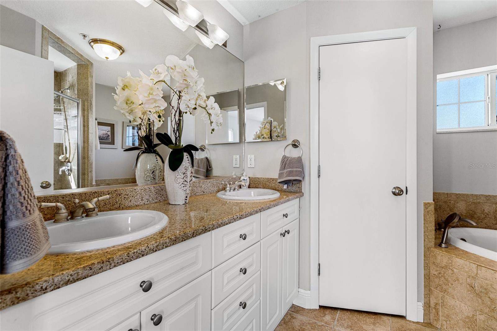 1902 ARROWHEAD DR NE, ST PETERSBURG, FL, 33703