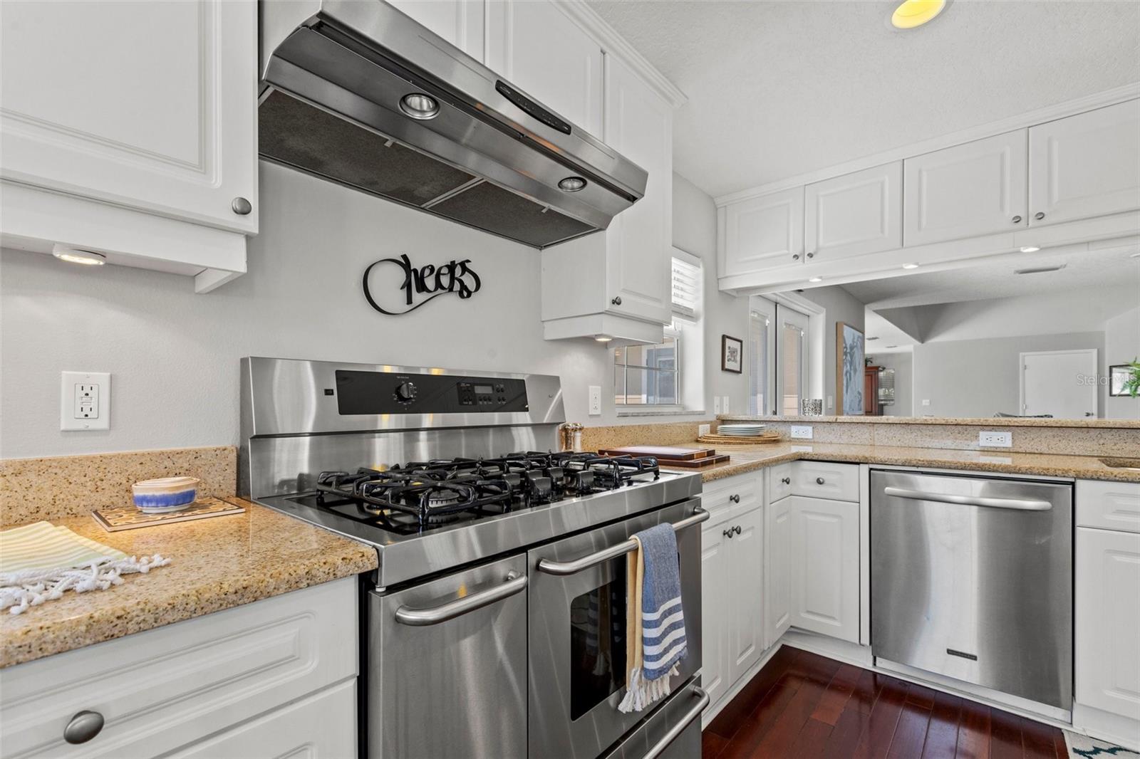 1902 ARROWHEAD DR NE, ST PETERSBURG, FL, 33703