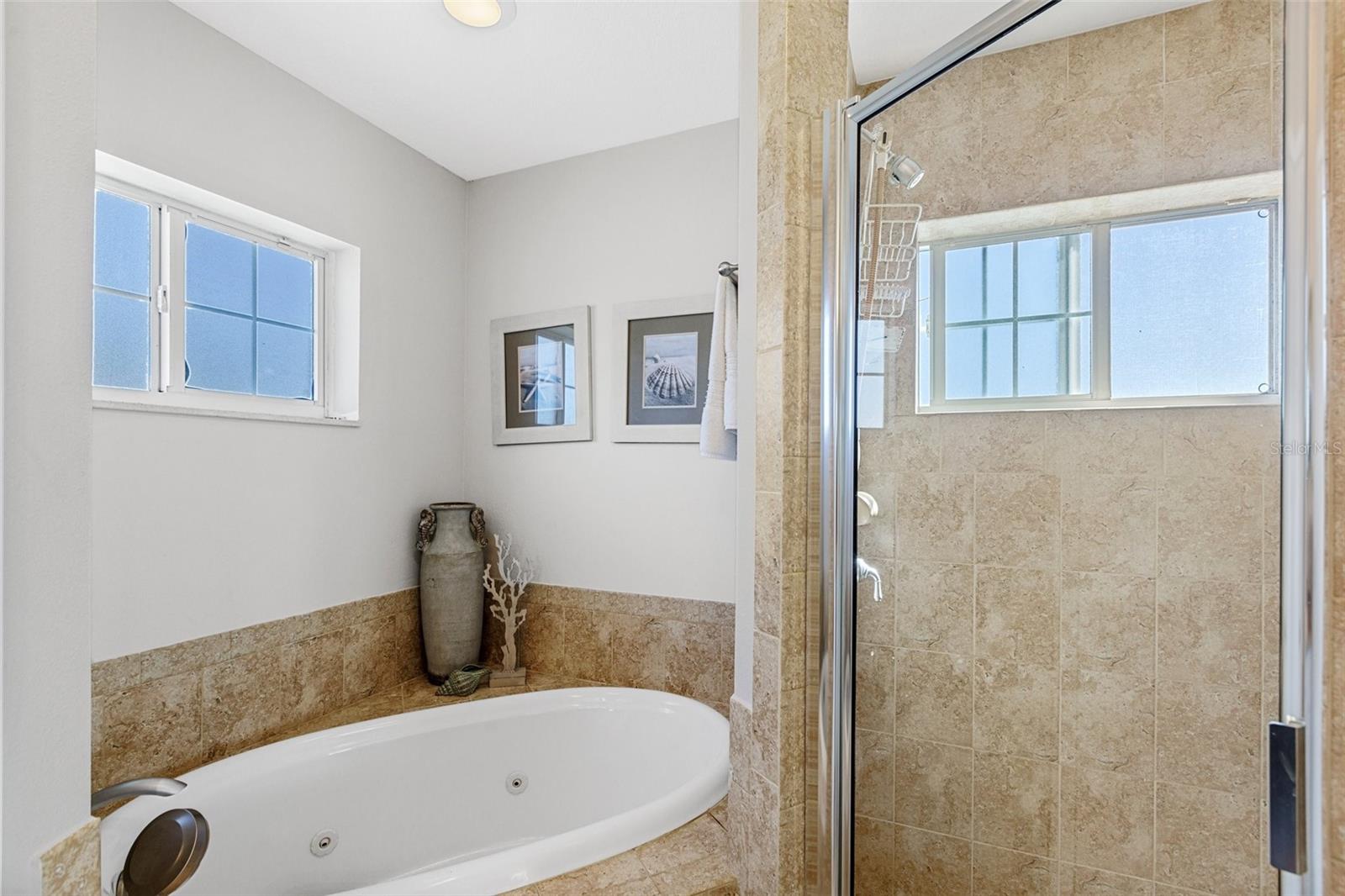 1902 ARROWHEAD DR NE, ST PETERSBURG, FL, 33703