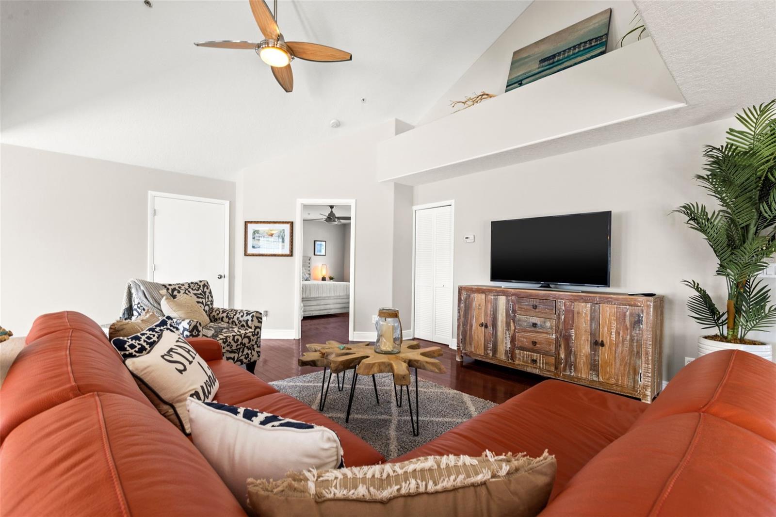 1902 ARROWHEAD DR NE, ST PETERSBURG, FL, 33703