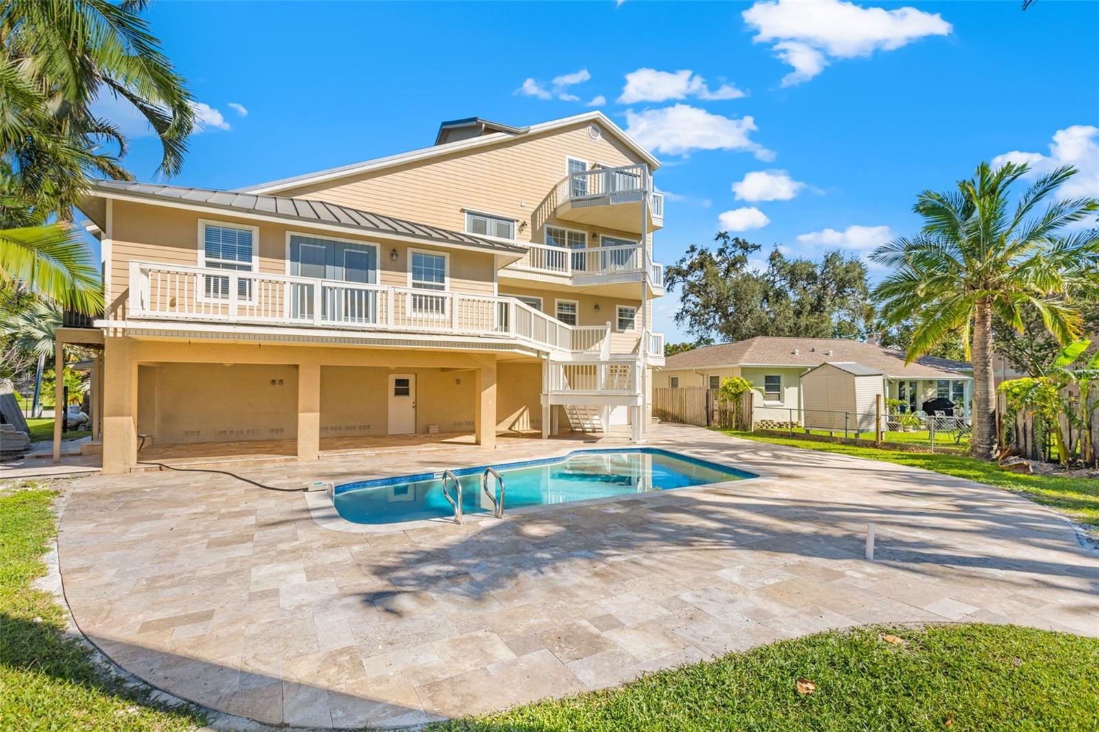1902 ARROWHEAD DR NE, ST PETERSBURG, FL, 33703