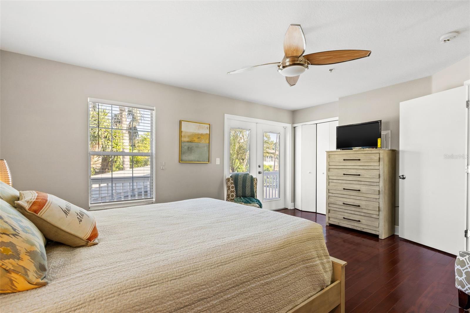 1902 ARROWHEAD DR NE, ST PETERSBURG, FL, 33703