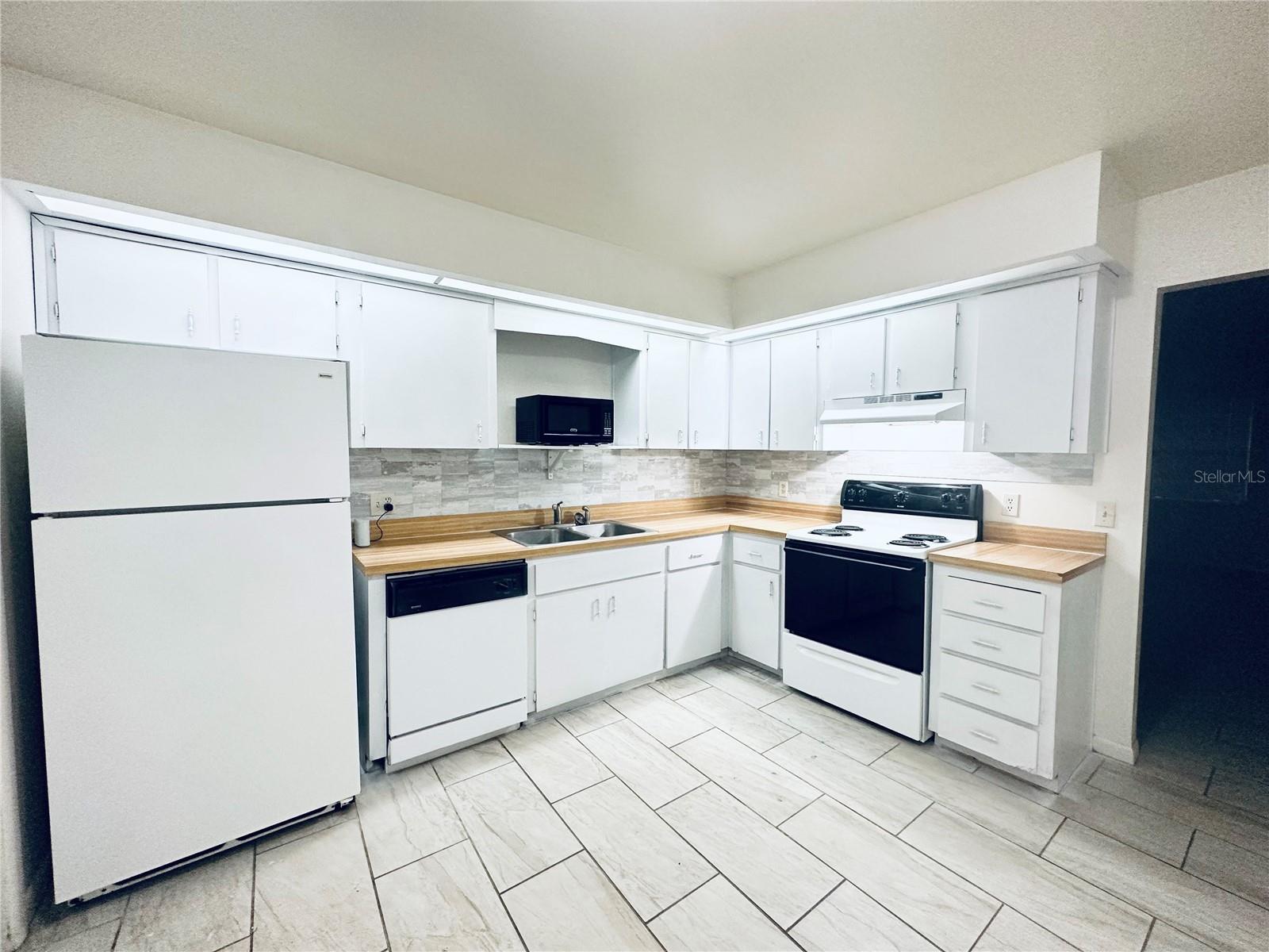 101 LAKE HUNTER DR #15 & 16, LAKELAND, FL, 33803