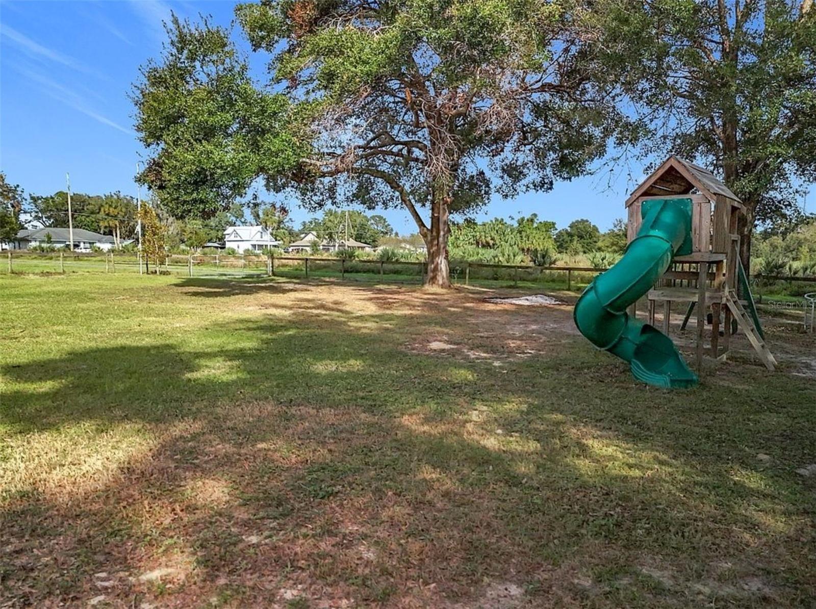 495 GUERRANT ST, UMATILLA, FL, 32784