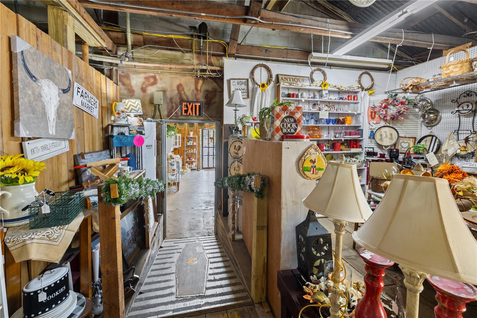 15 S MARKET BLVD, WEBSTER, FL, 33597