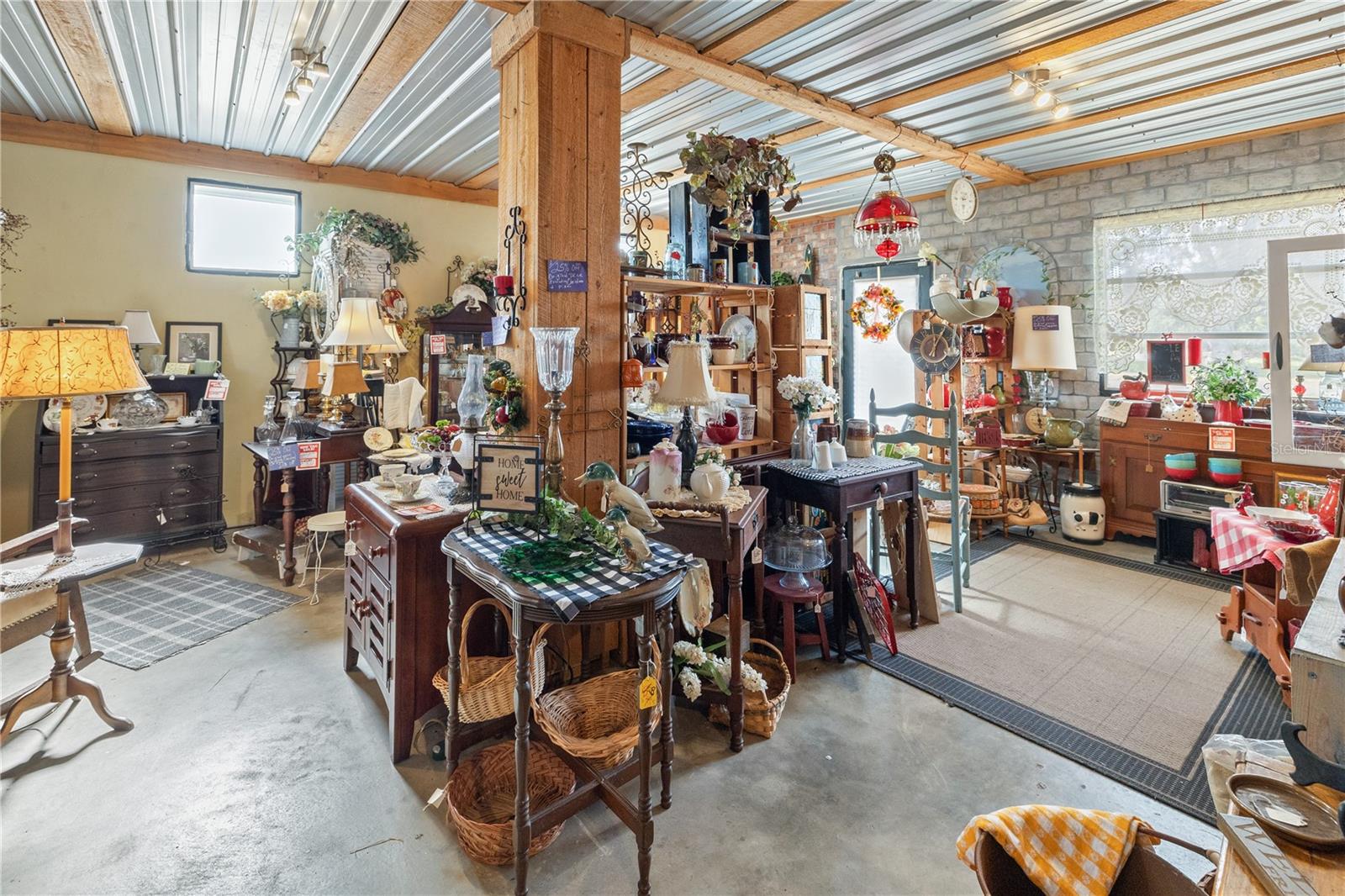 15 S MARKET BLVD, WEBSTER, FL, 33597