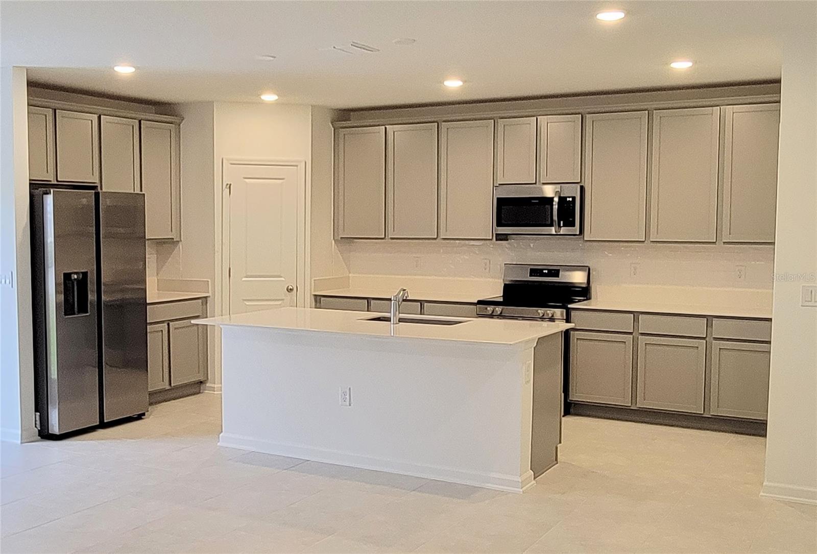 2135 GREEN VALLEY ST, DAYTONA BEACH, FL, 32124