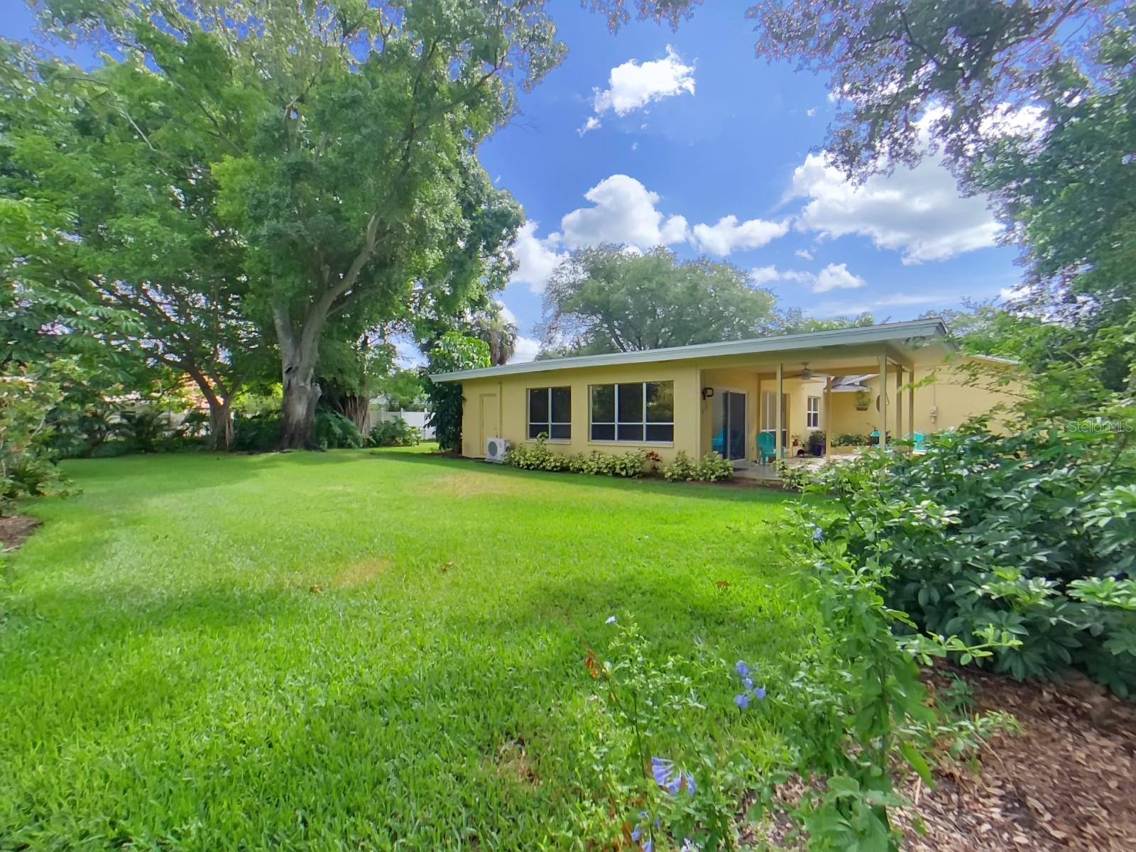 136 BAY POINT DR NE, ST PETERSBURG, FL, 33704