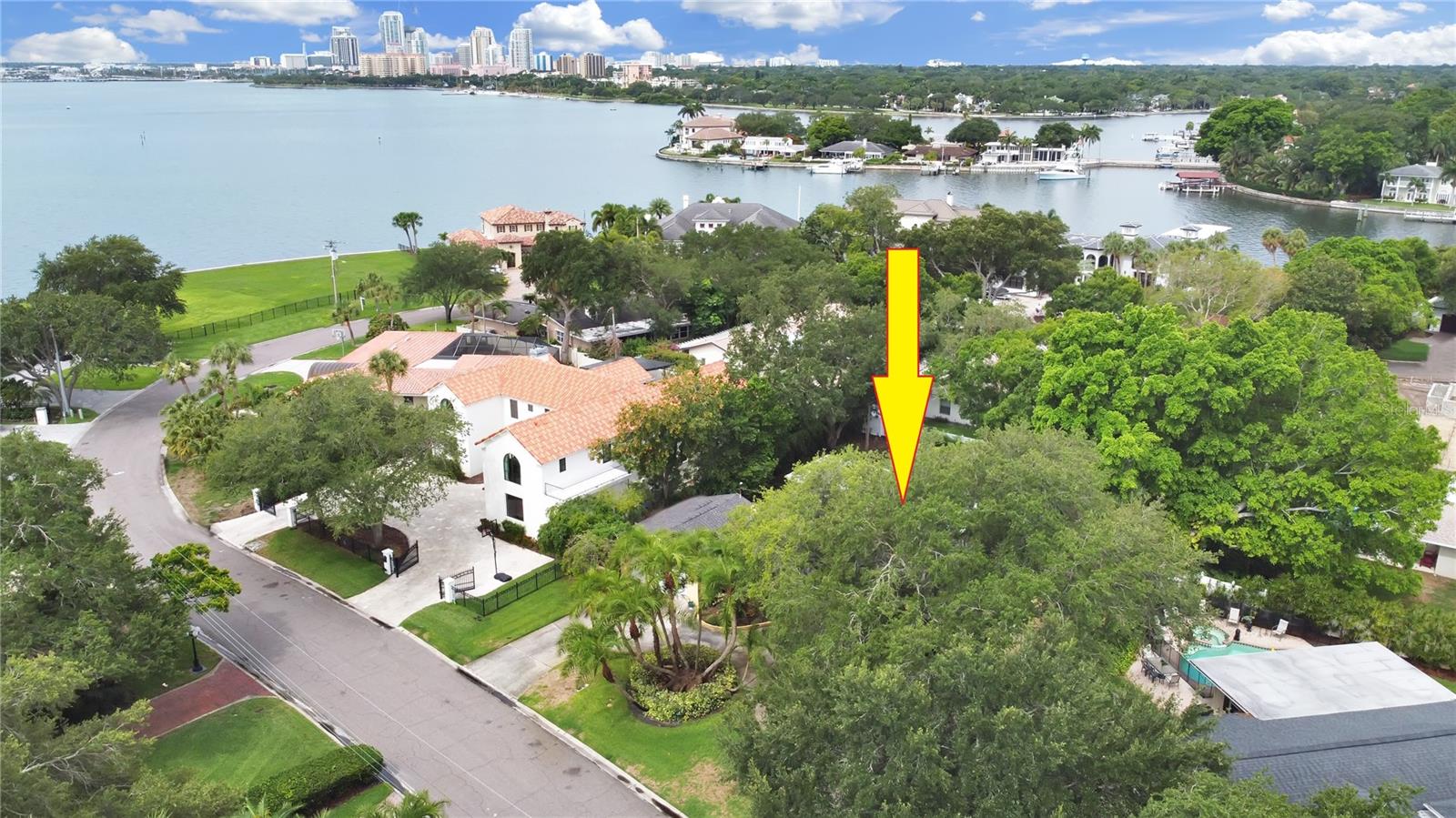 136 BAY POINT DR NE, ST PETERSBURG, FL, 33704