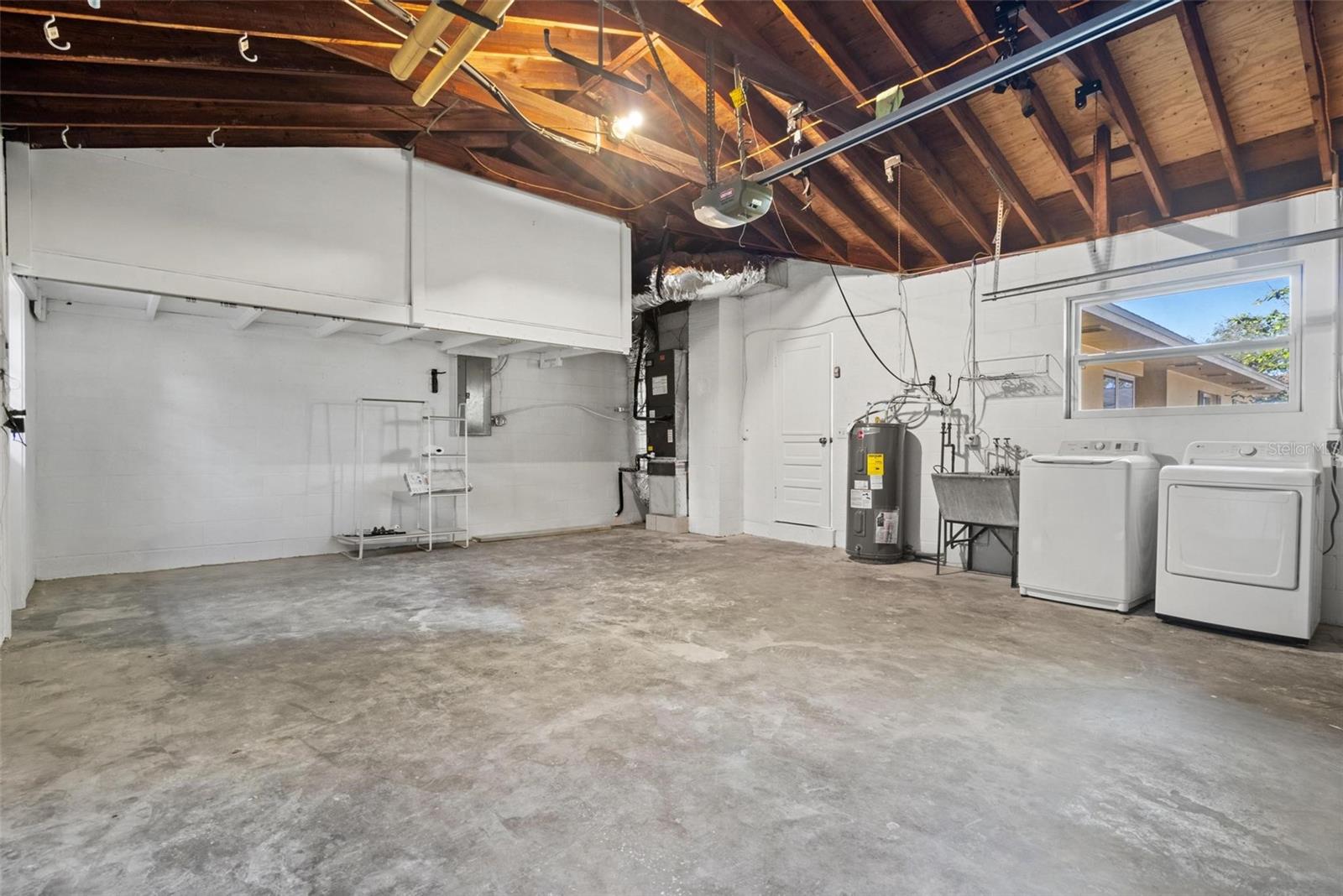 136 BAY POINT DR NE, ST PETERSBURG, FL, 33704