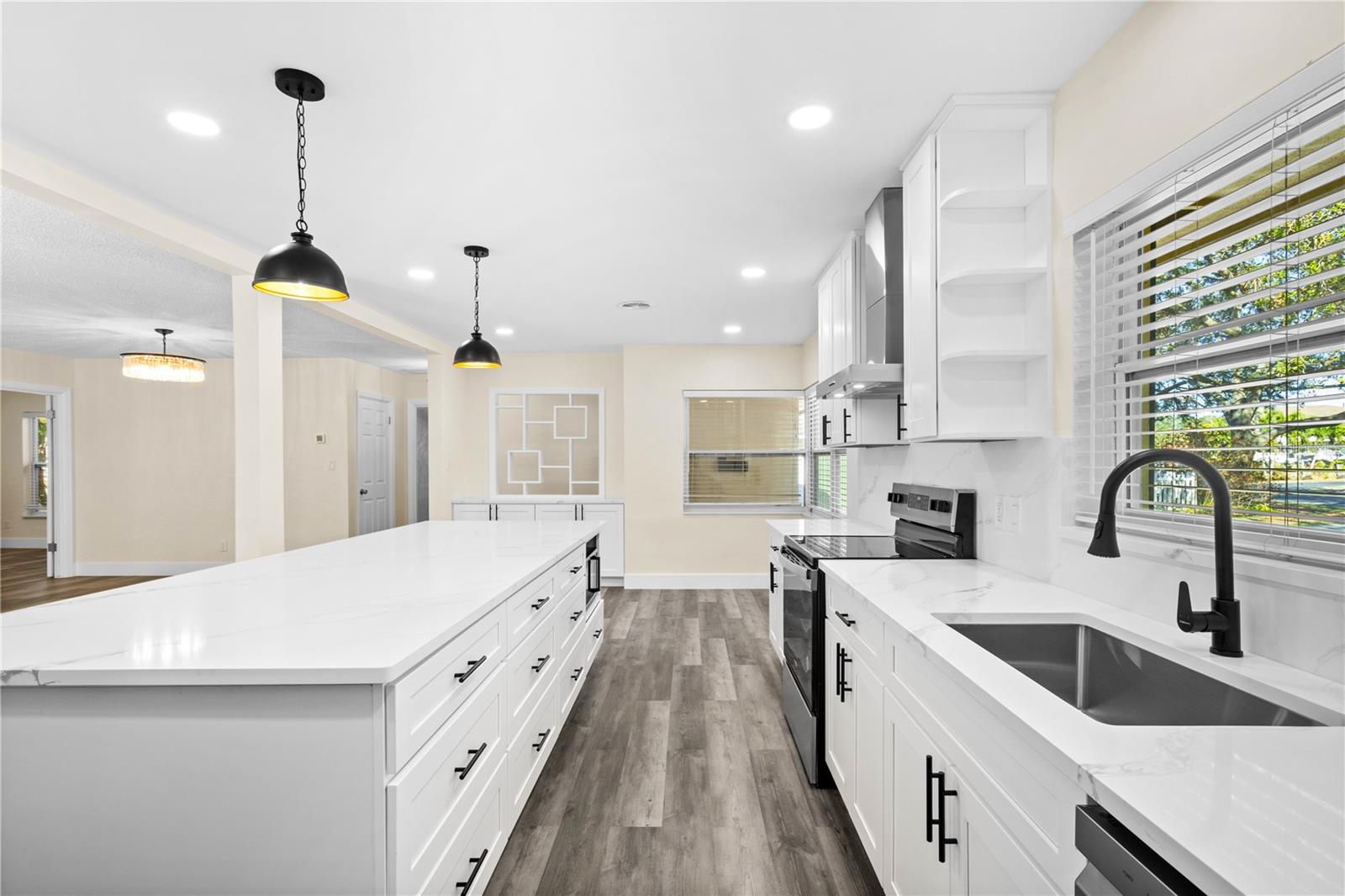 136 BAY POINT DR NE, ST PETERSBURG, FL, 33704