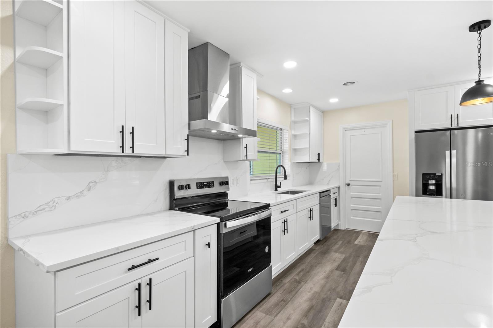 136 BAY POINT DR NE, ST PETERSBURG, FL, 33704