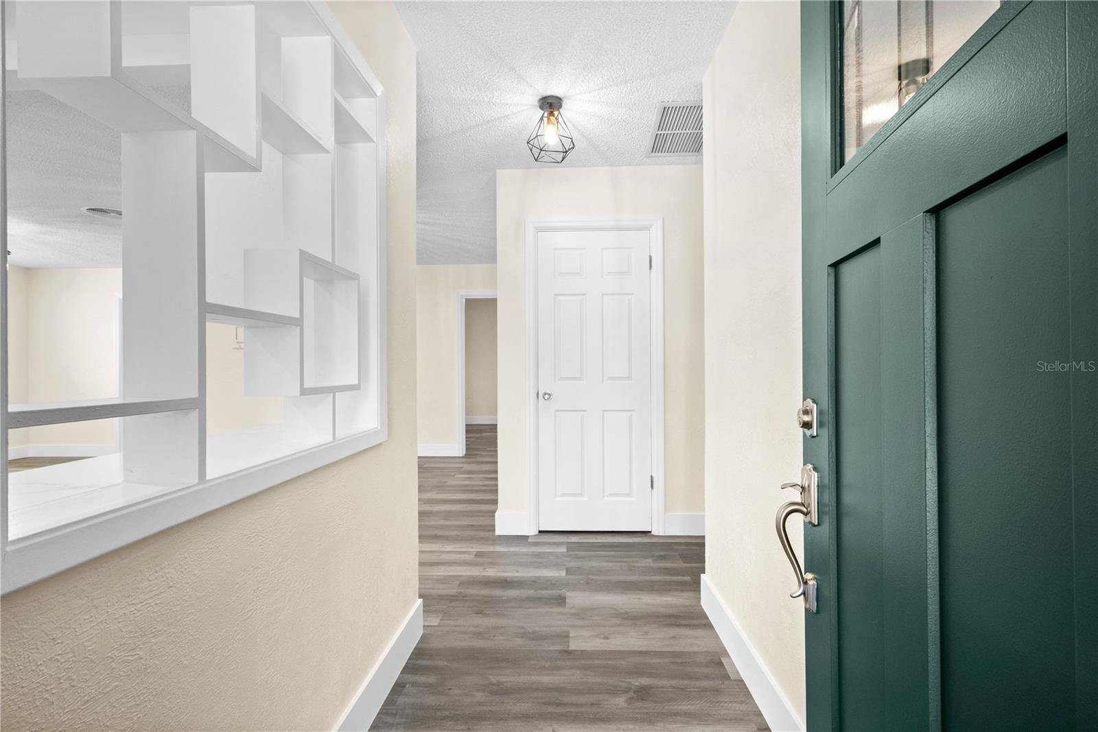 136 BAY POINT DR NE, ST PETERSBURG, FL, 33704