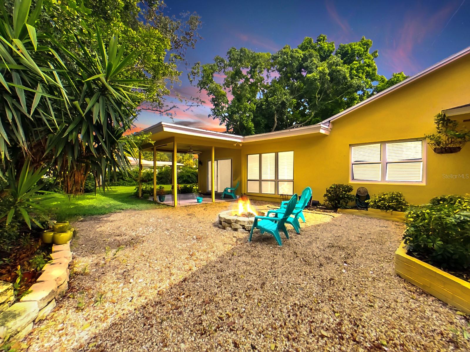136 BAY POINT DR NE, ST PETERSBURG, FL, 33704