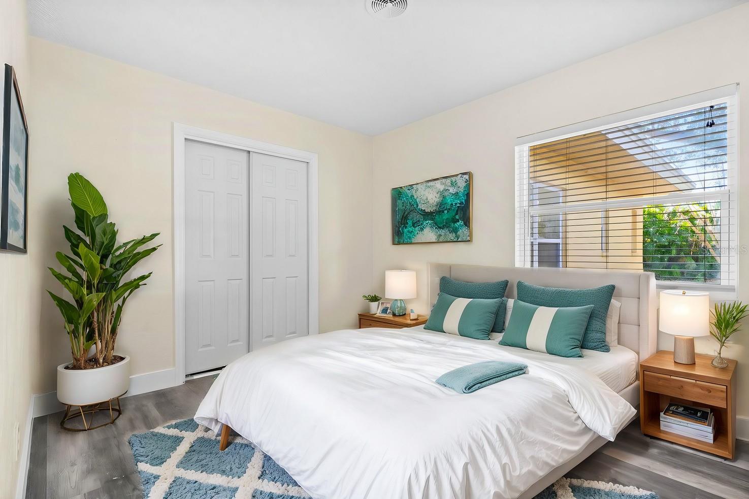 136 BAY POINT DR NE, ST PETERSBURG, FL, 33704