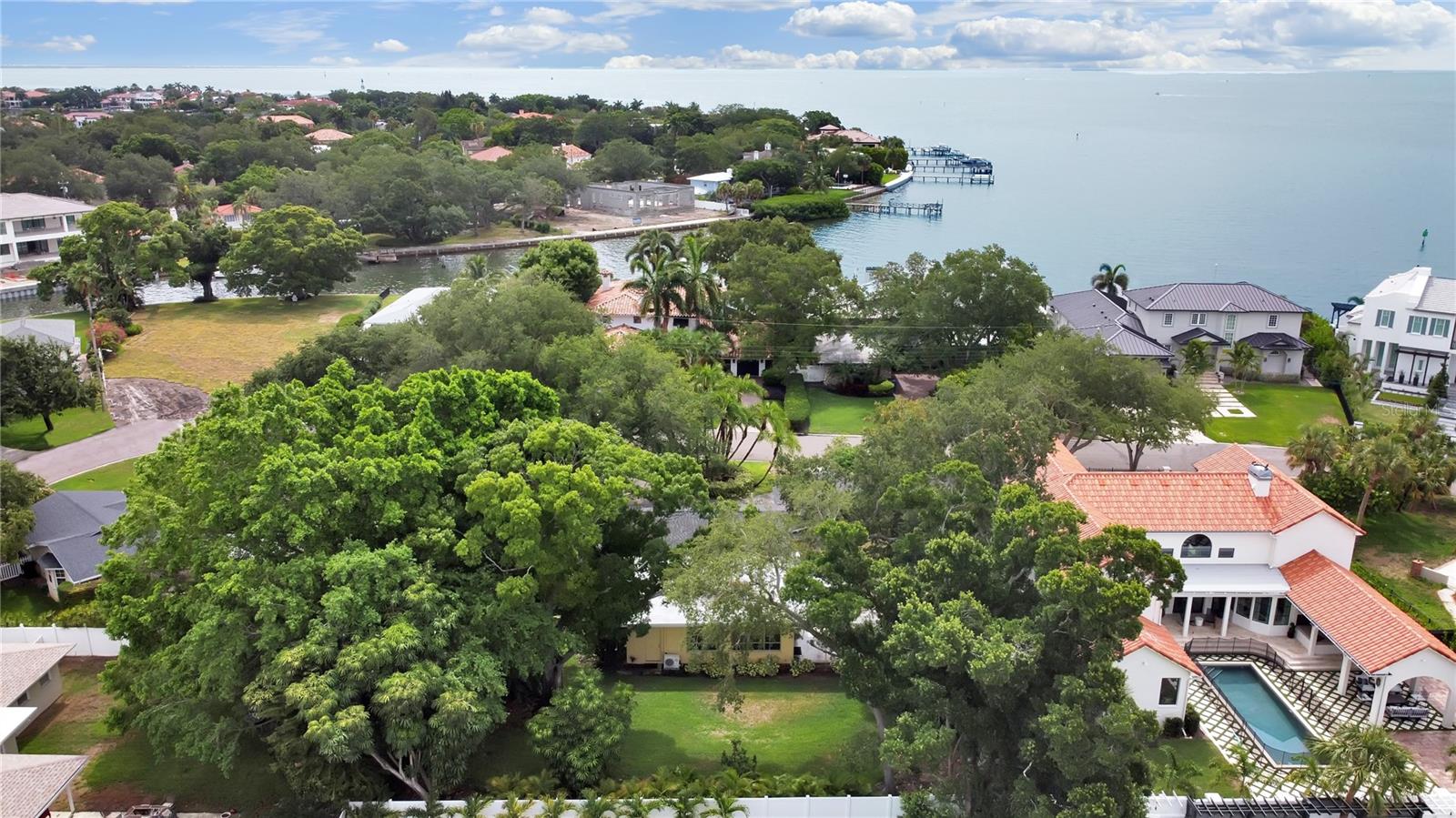 136 BAY POINT DR NE, ST PETERSBURG, FL, 33704