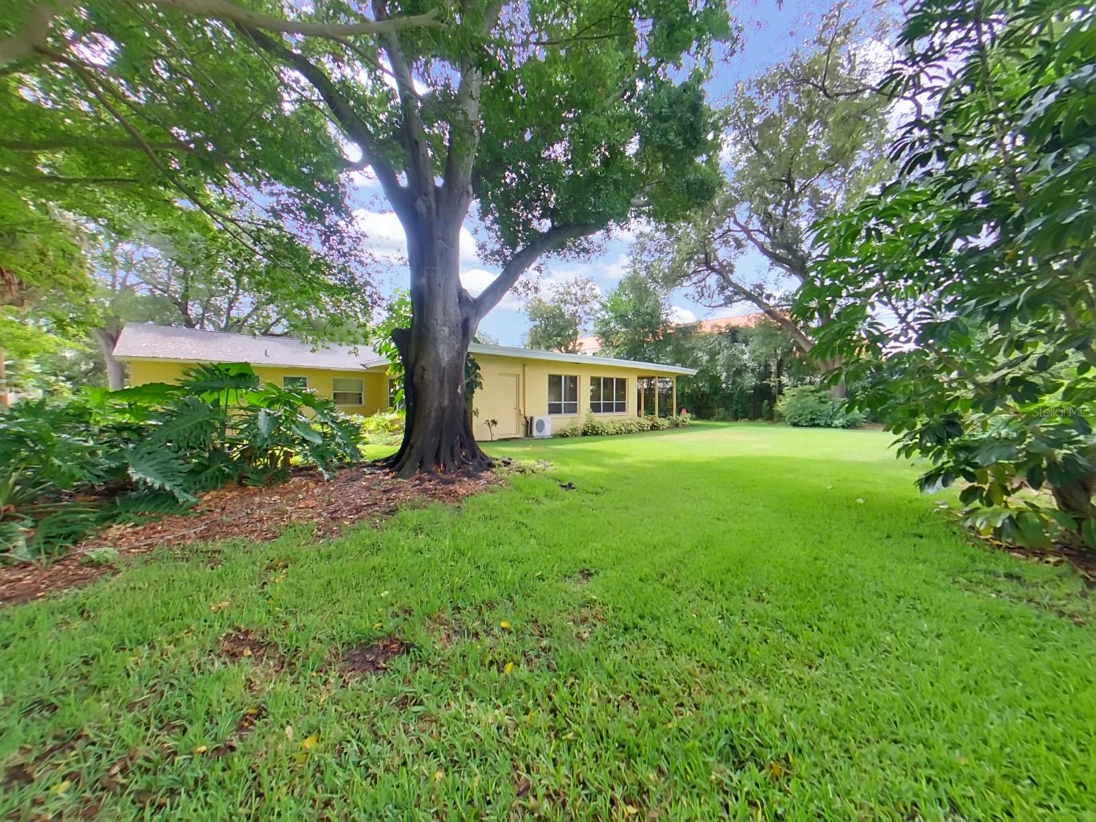 136 BAY POINT DR NE, ST PETERSBURG, FL, 33704