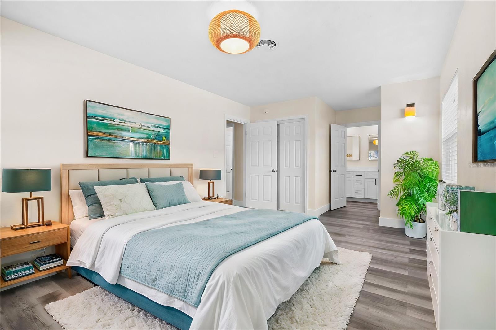 136 BAY POINT DR NE, ST PETERSBURG, FL, 33704