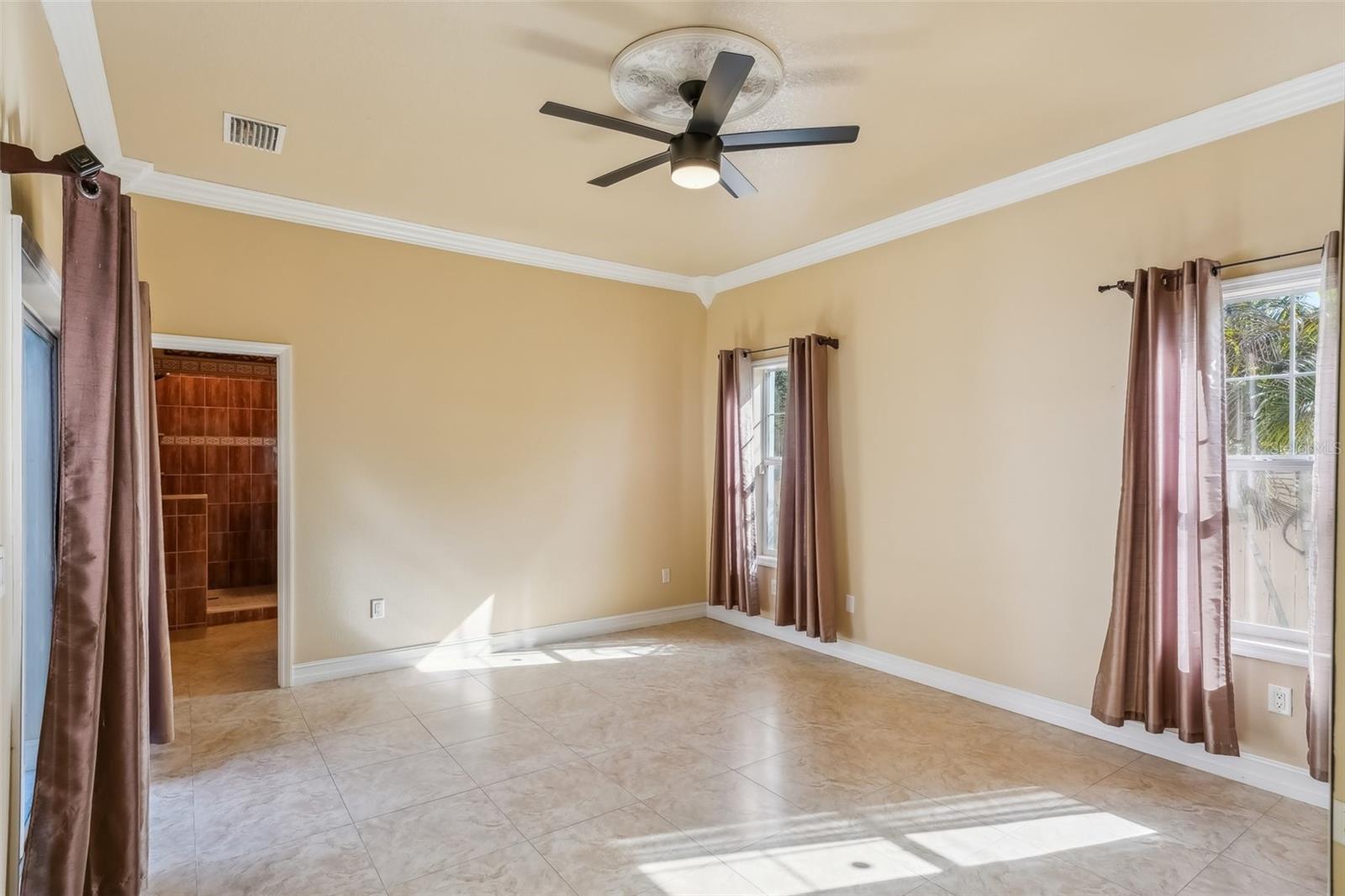 5269 61ST WAY N, KENNETH CITY, FL, 33709