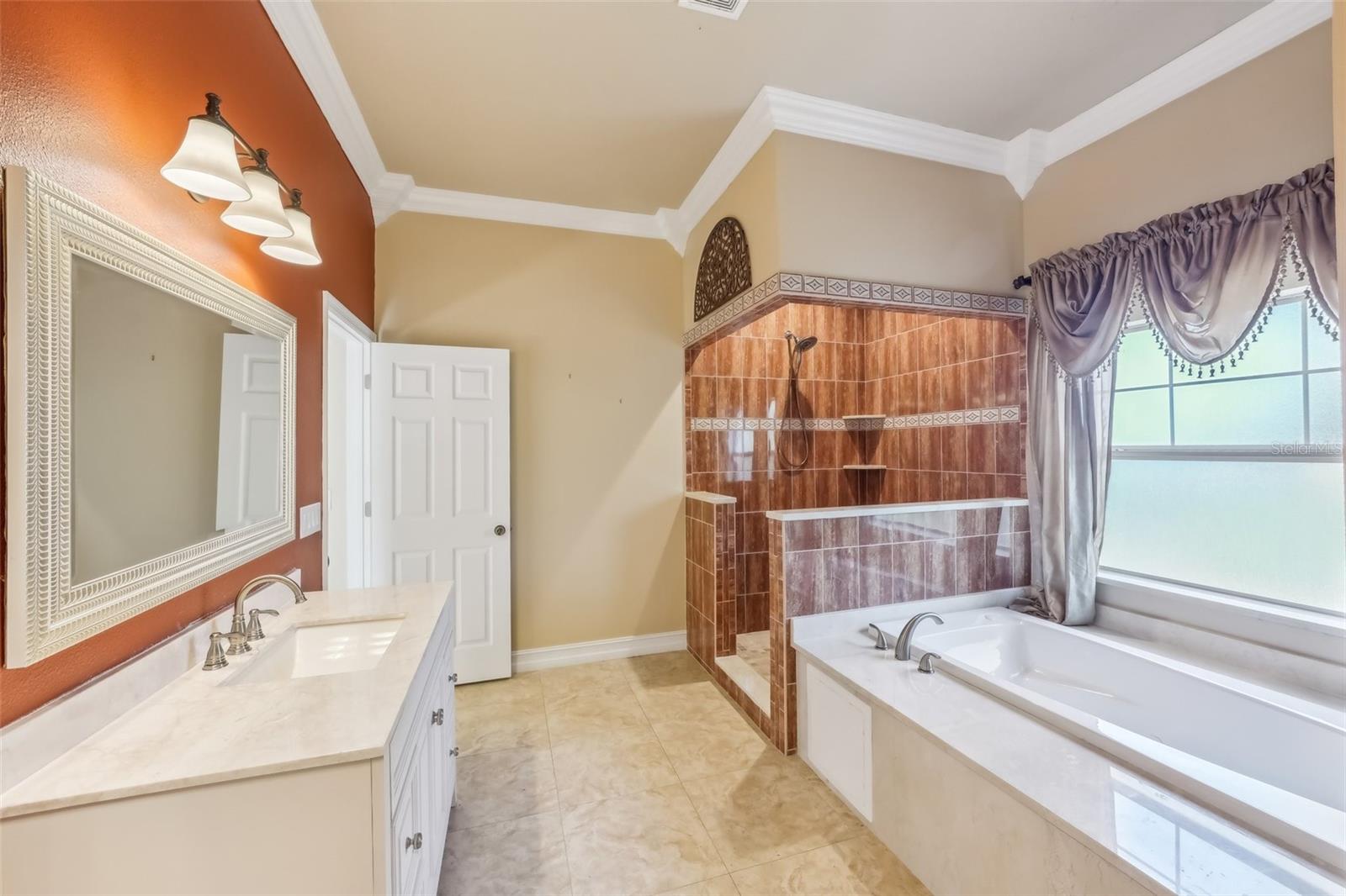 5269 61ST WAY N, KENNETH CITY, FL, 33709
