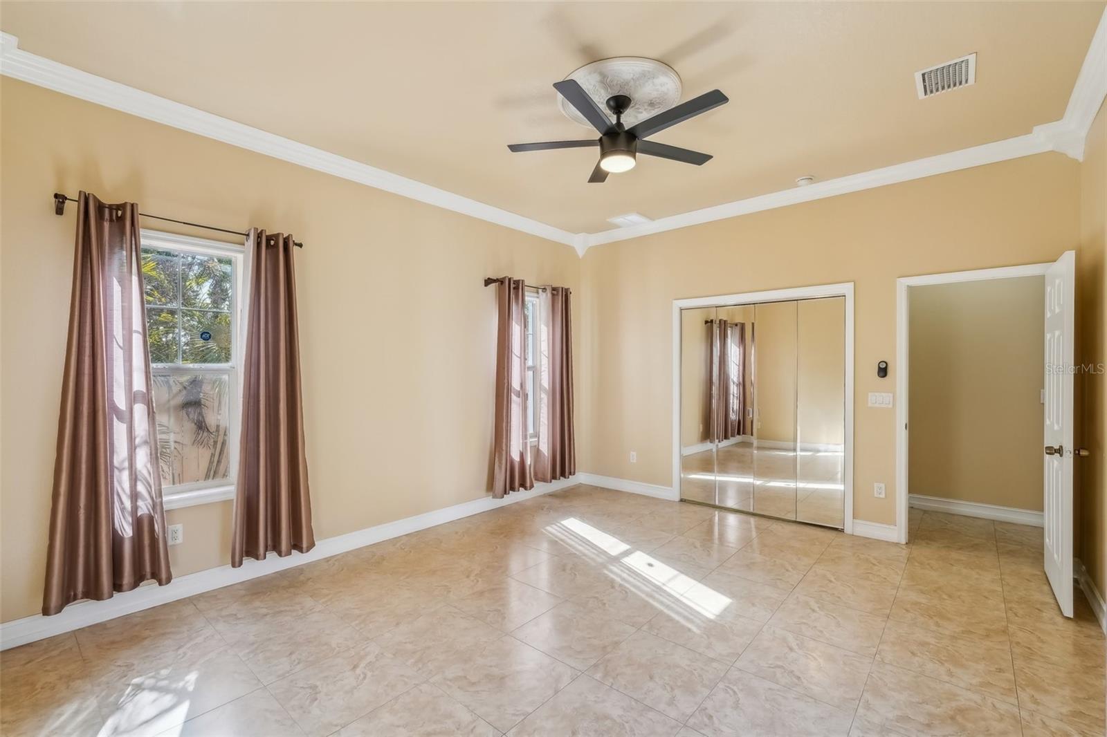5269 61ST WAY N, KENNETH CITY, FL, 33709