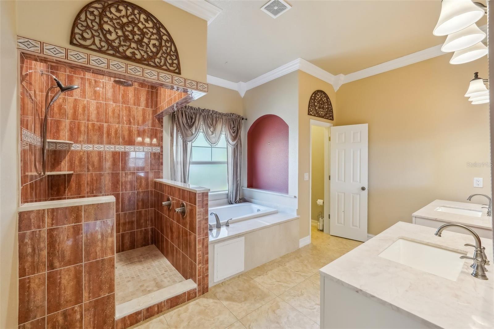 5269 61ST WAY N, KENNETH CITY, FL, 33709