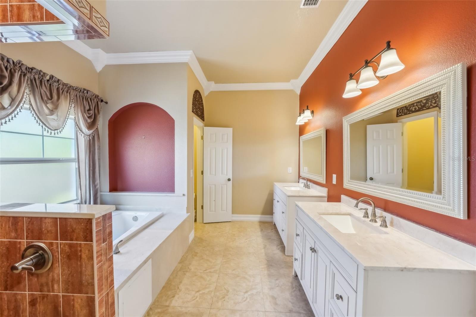 5269 61ST WAY N, KENNETH CITY, FL, 33709