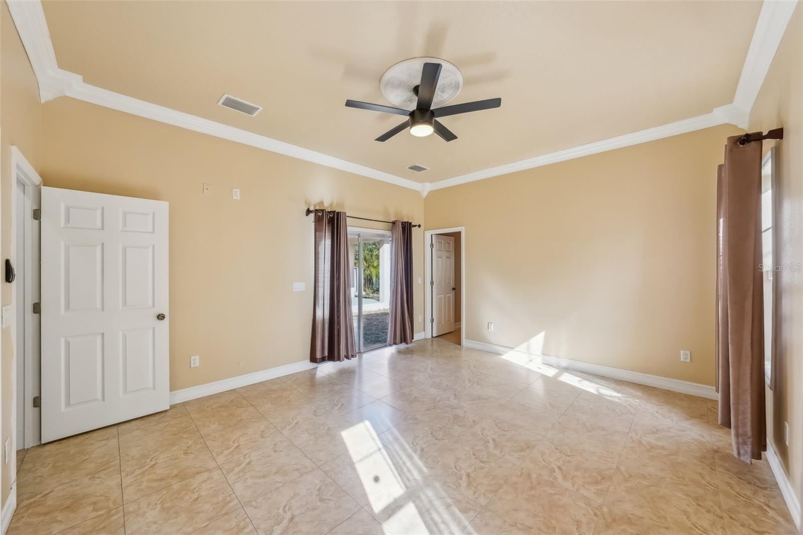 5269 61ST WAY N, KENNETH CITY, FL, 33709