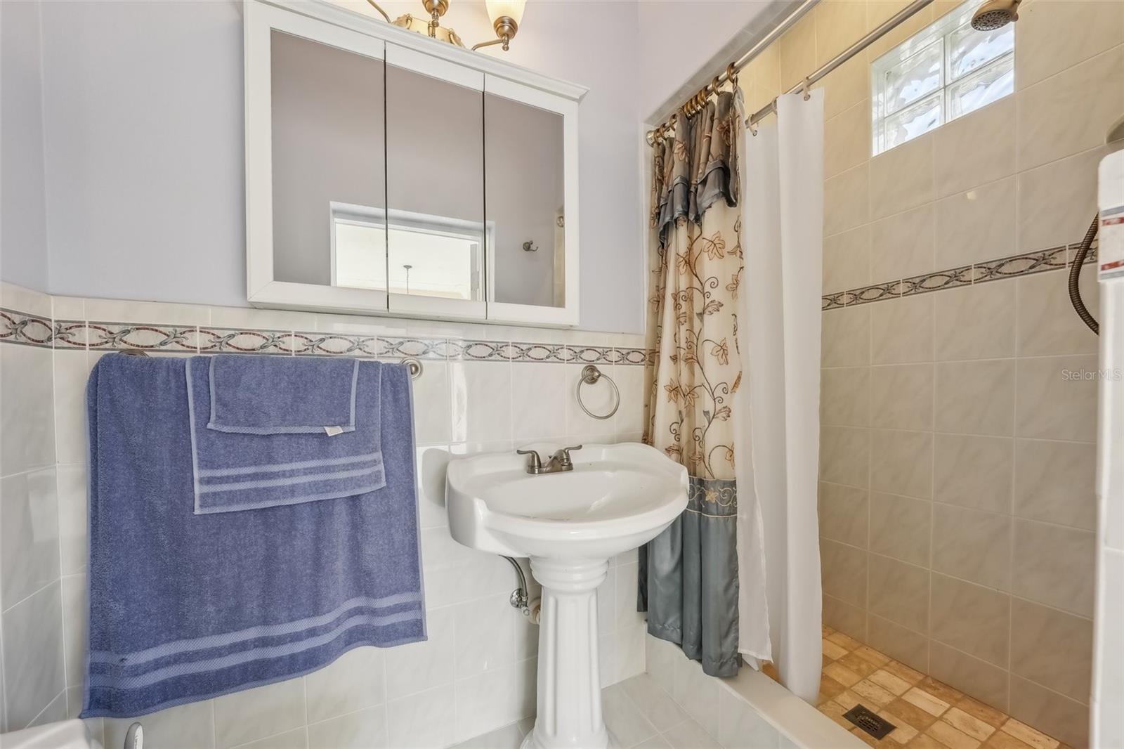 5269 61ST WAY N, KENNETH CITY, FL, 33709