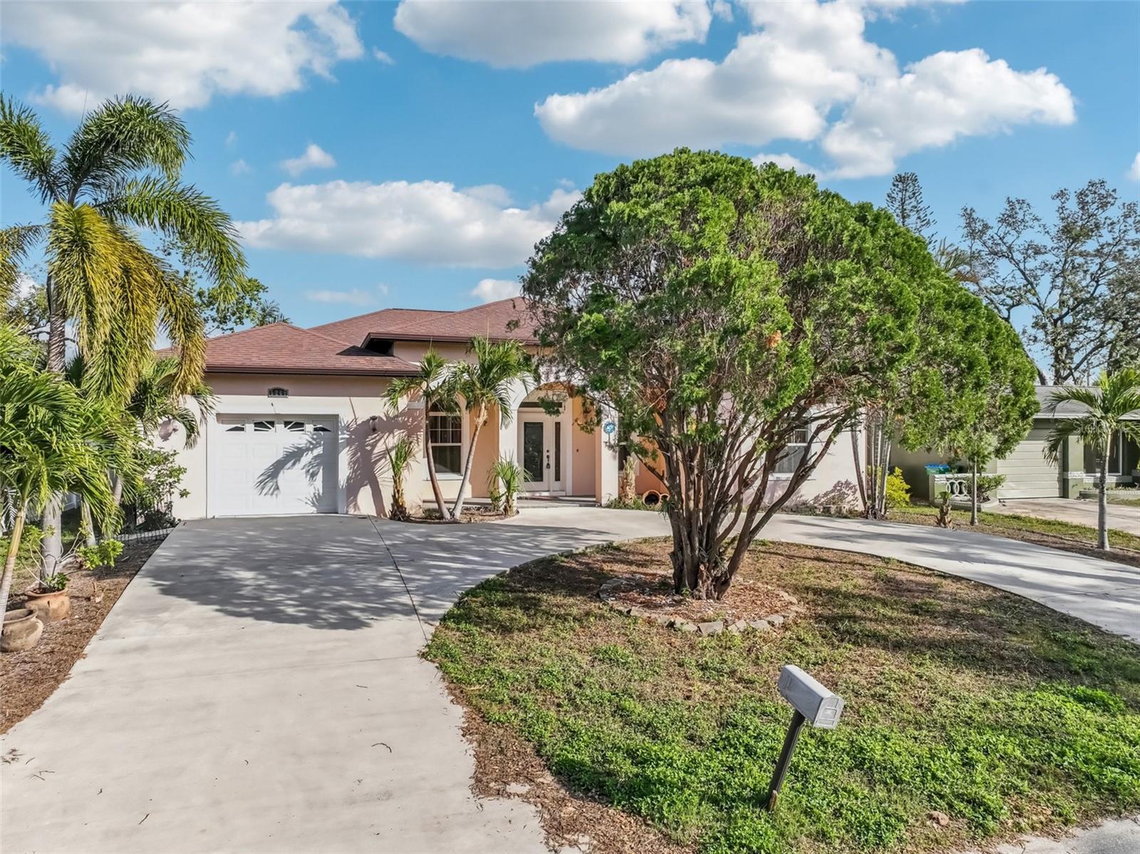 5269 61ST WAY N, KENNETH CITY, FL, 33709