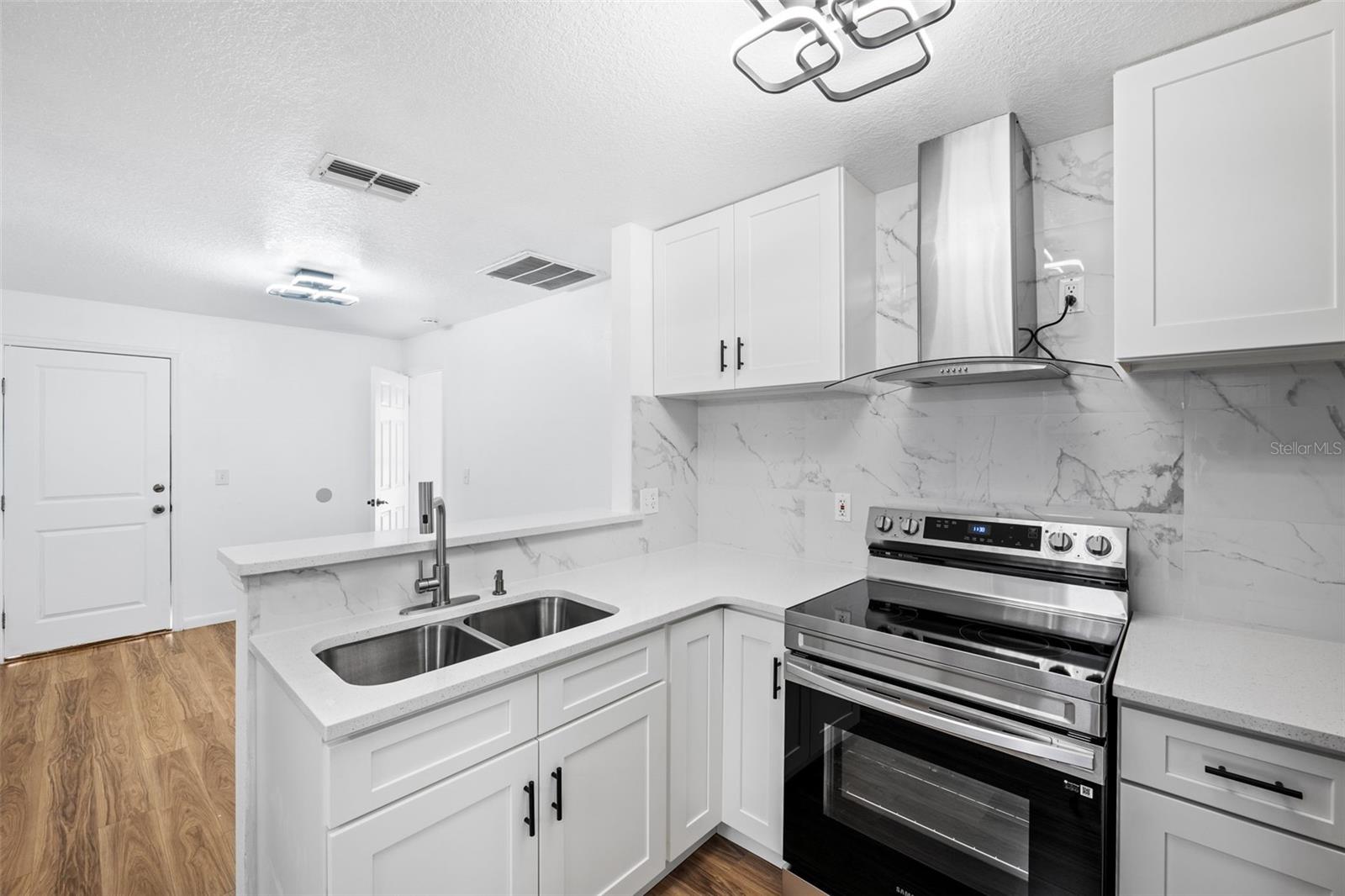 3330-3332 W HEITER ST, TAMPA, FL, 33607