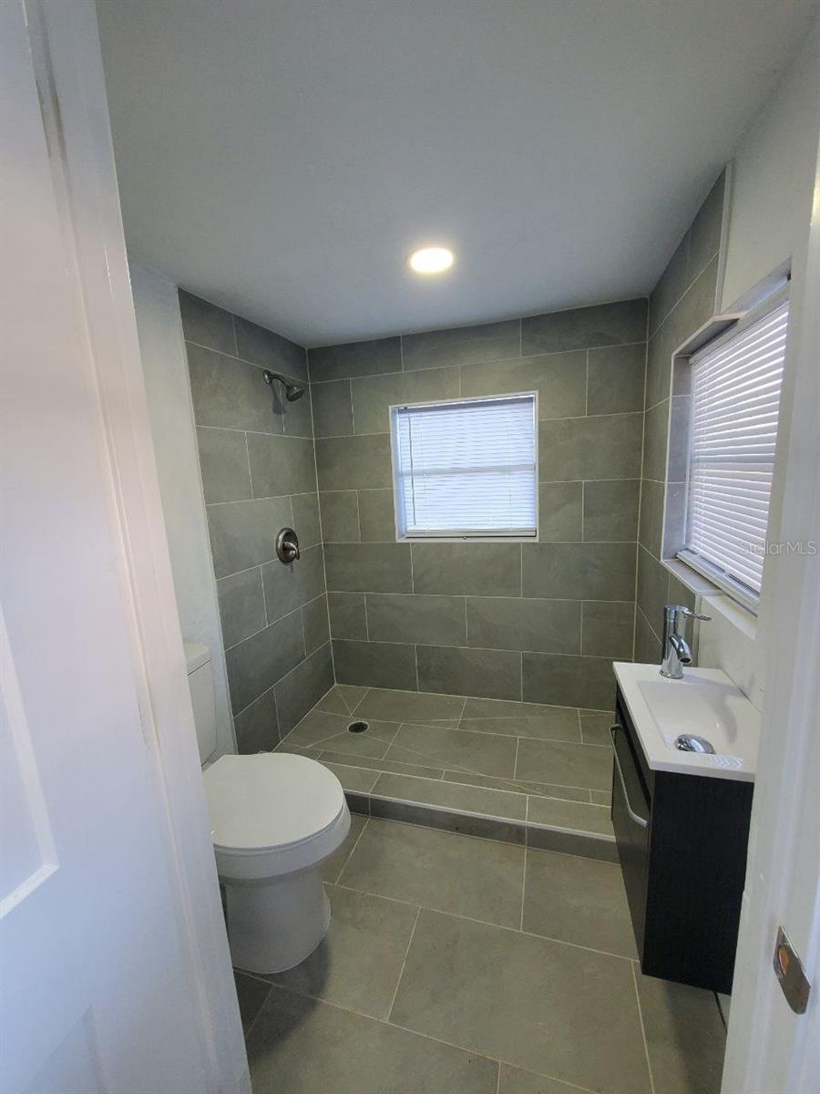900 JASMINE AVE, HOLLY HILL, FL, 32117