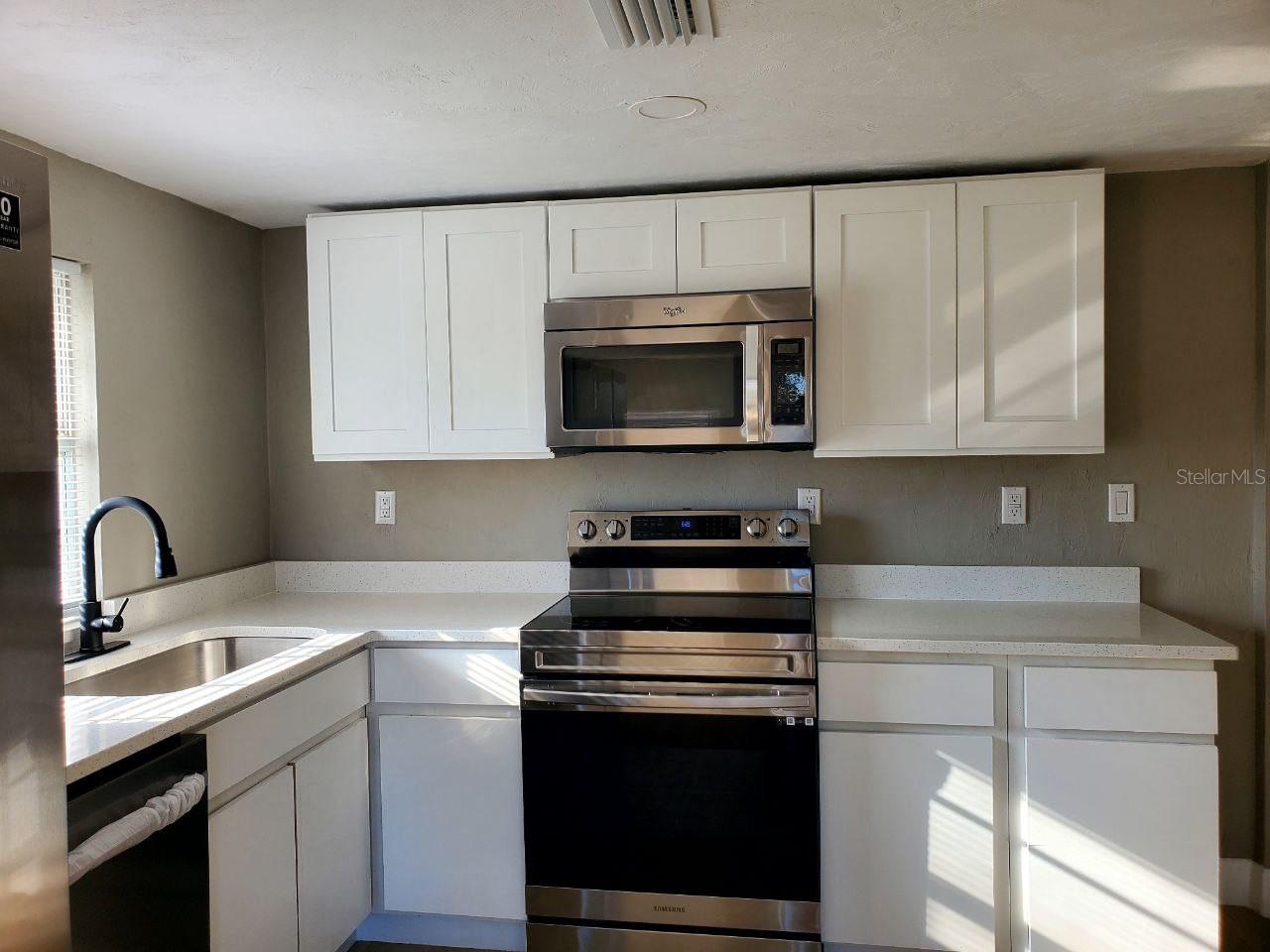 900 JASMINE AVE, HOLLY HILL, FL, 32117