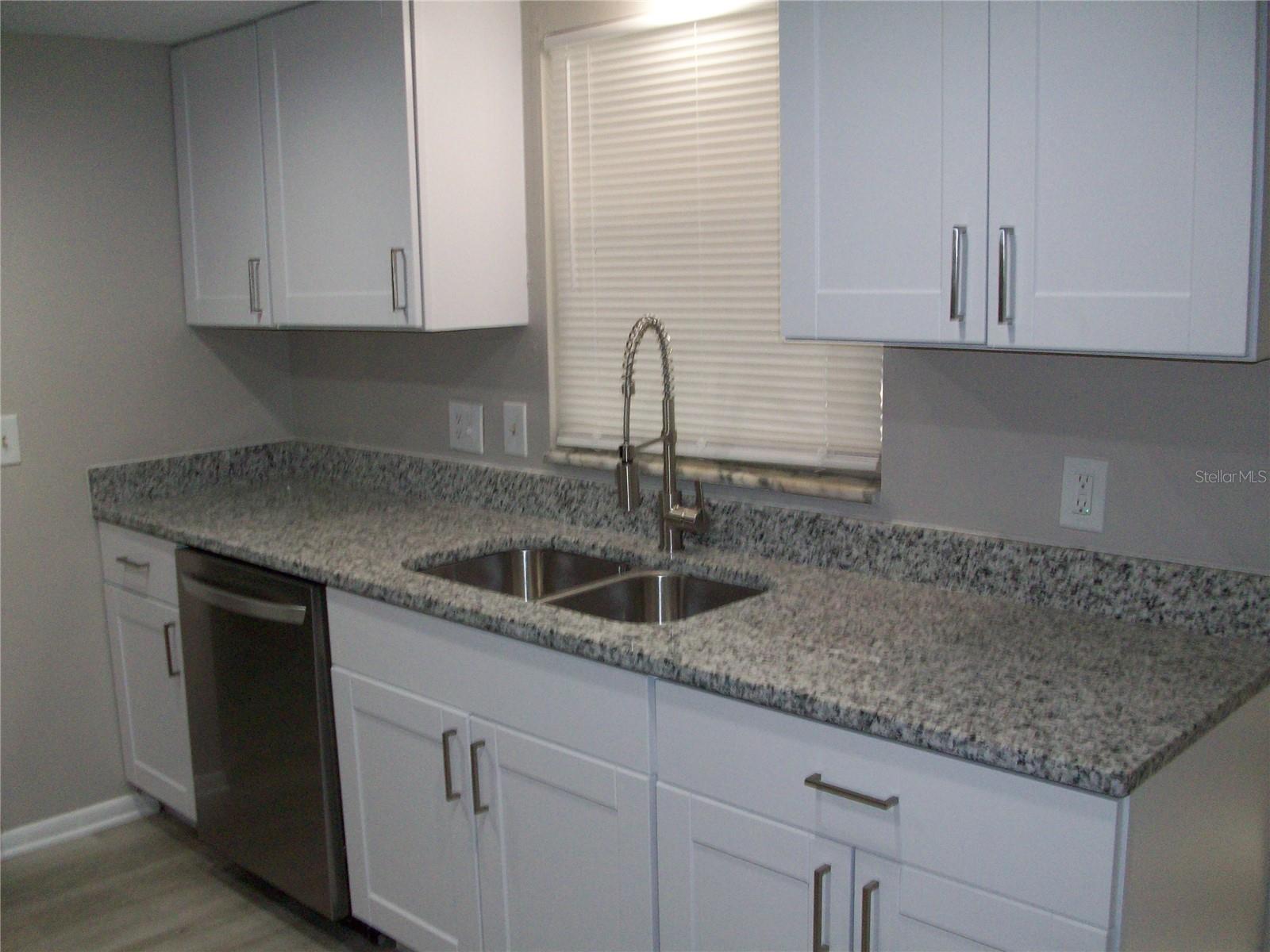 2432 LOCKE AVE, ORLANDO, FL, 32818