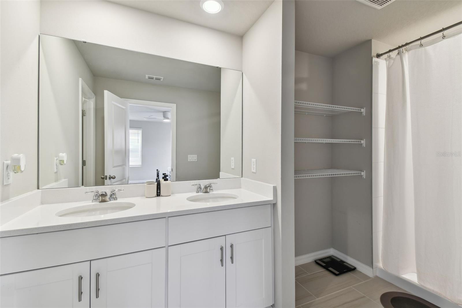 32431 LIMITLESS PL, WESLEY CHAPEL, FL, 33545