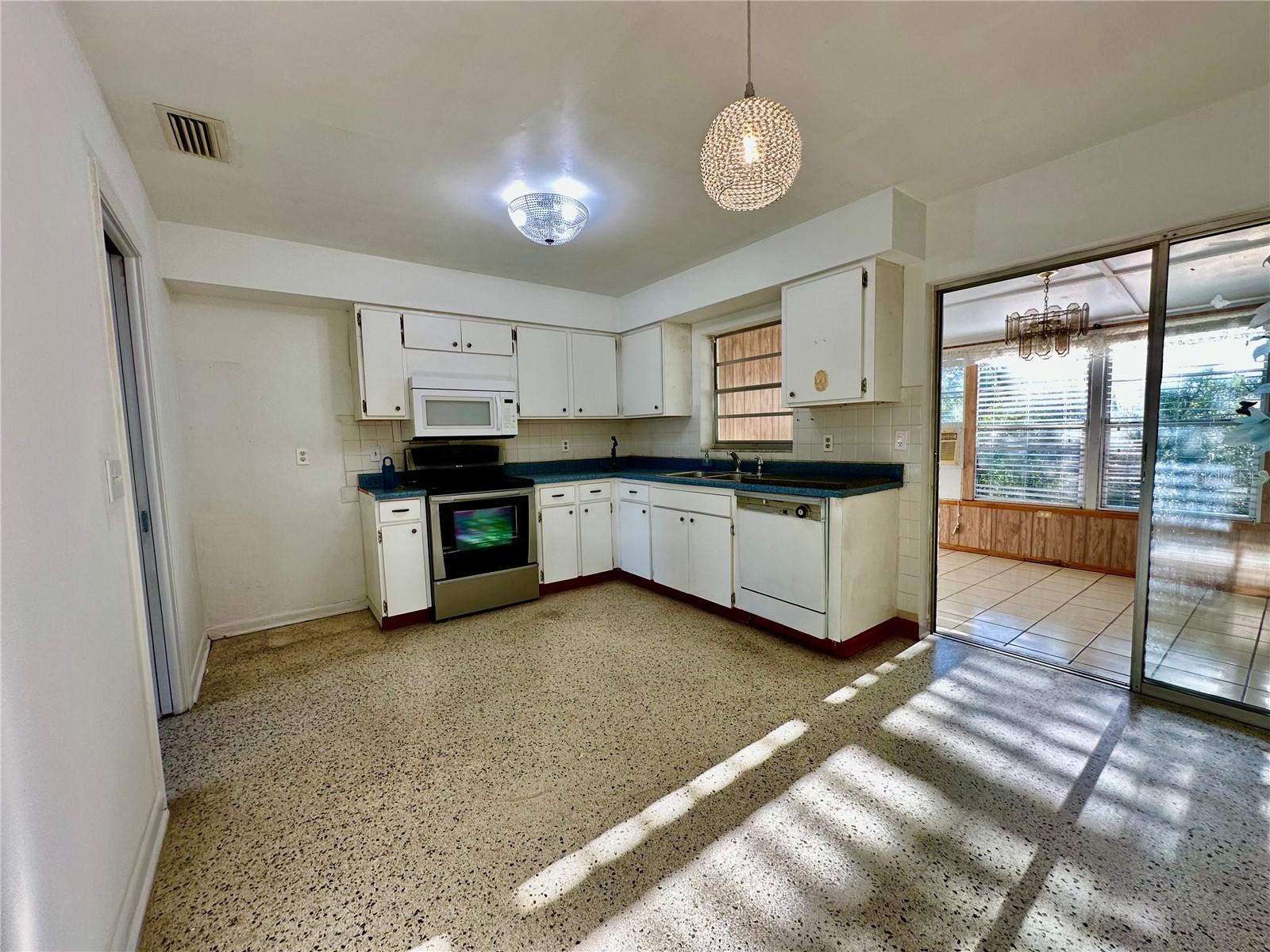 1609 S PAGE DR, DELTONA, FL, 32725