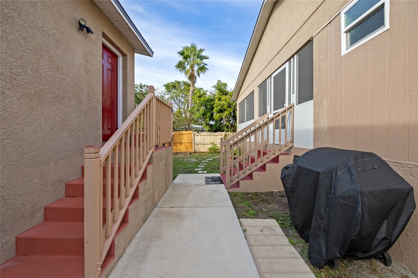 4704 TOWN N COUNTRY BLVD, TAMPA, FL, 33615
