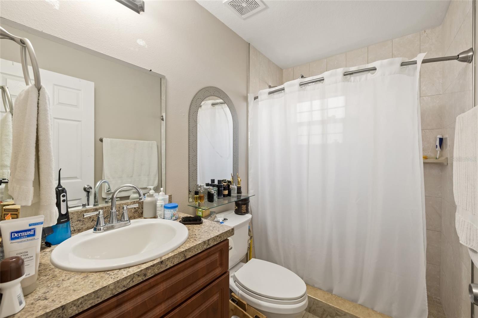 4704 TOWN N COUNTRY BLVD, TAMPA, FL, 33615