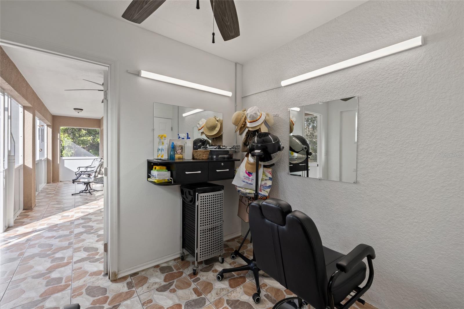 4704 TOWN N COUNTRY BLVD, TAMPA, FL, 33615