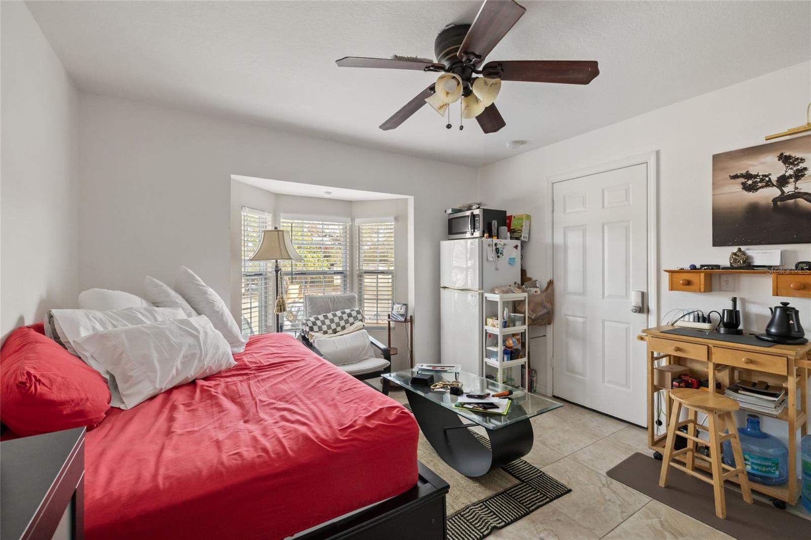 4704 TOWN N COUNTRY BLVD, TAMPA, FL, 33615