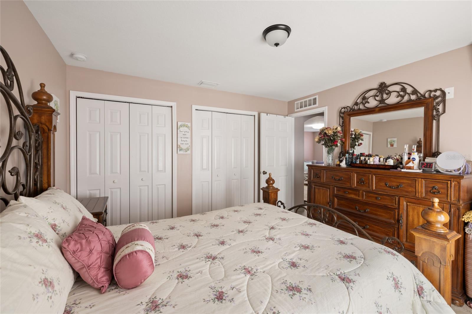 4704 TOWN N COUNTRY BLVD, TAMPA, FL, 33615