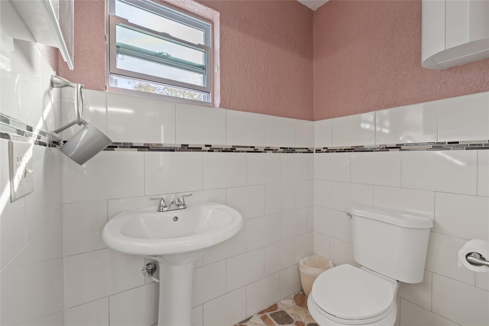 4704 TOWN N COUNTRY BLVD, TAMPA, FL, 33615