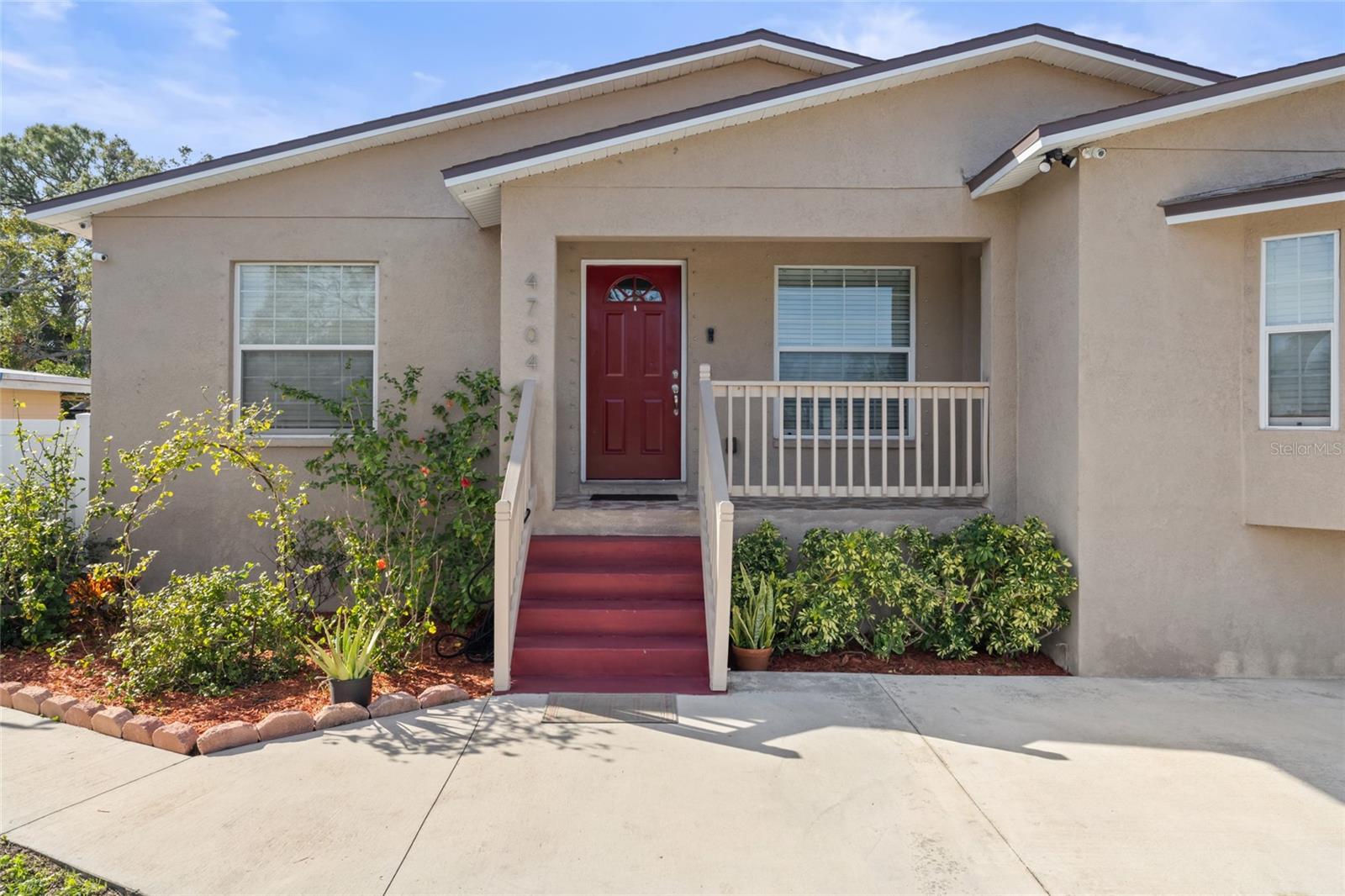 4704 TOWN N COUNTRY BLVD, TAMPA, FL, 33615