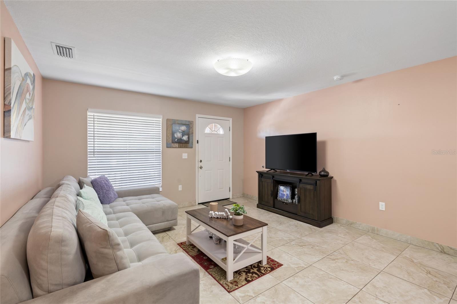 4704 TOWN N COUNTRY BLVD, TAMPA, FL, 33615