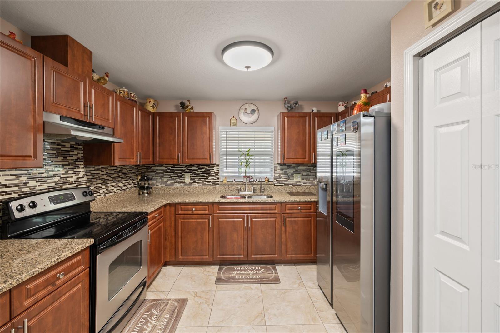 4704 TOWN N COUNTRY BLVD, TAMPA, FL, 33615