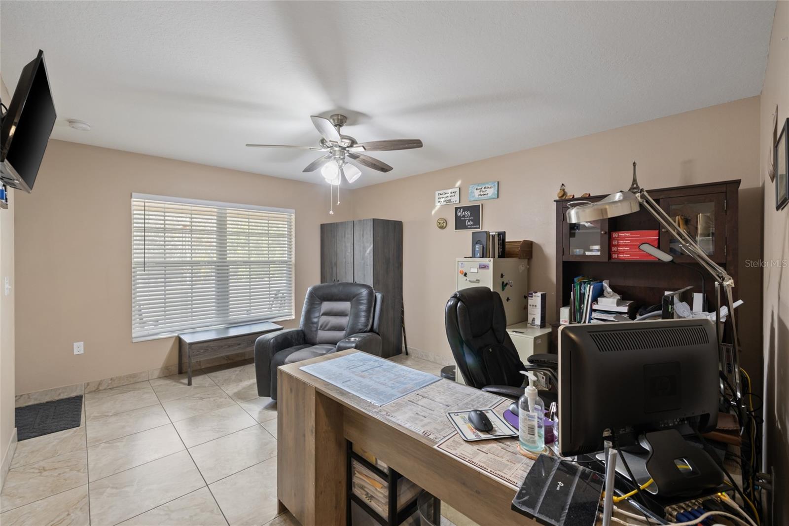 4704 TOWN N COUNTRY BLVD, TAMPA, FL, 33615