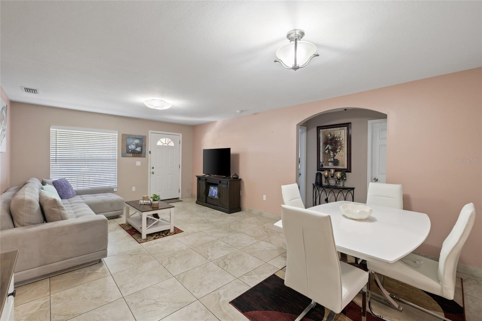 4704 TOWN N COUNTRY BLVD, TAMPA, FL, 33615