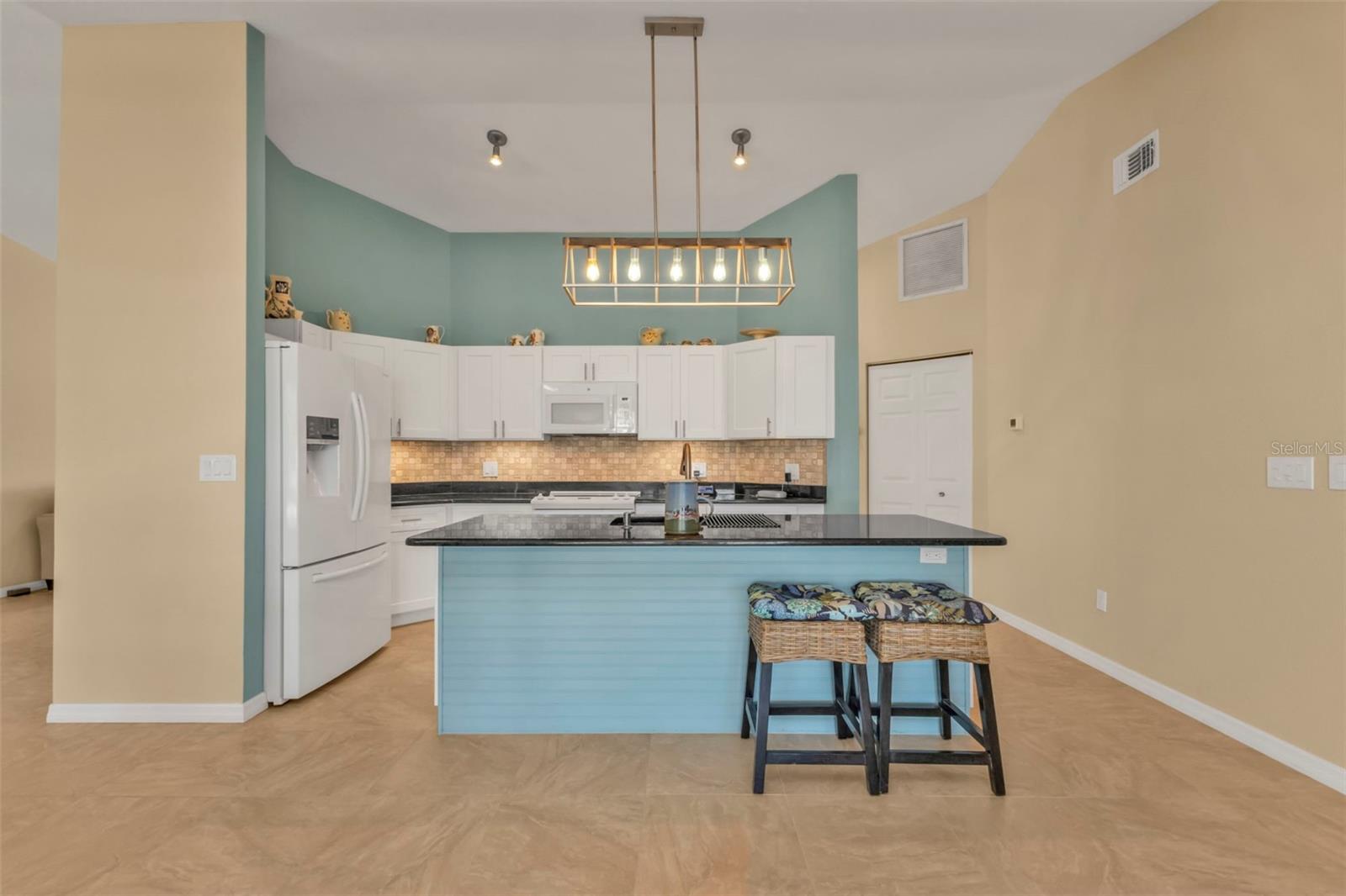 18646 KERRVILLE CIR, PORT CHARLOTTE, FL, 33948