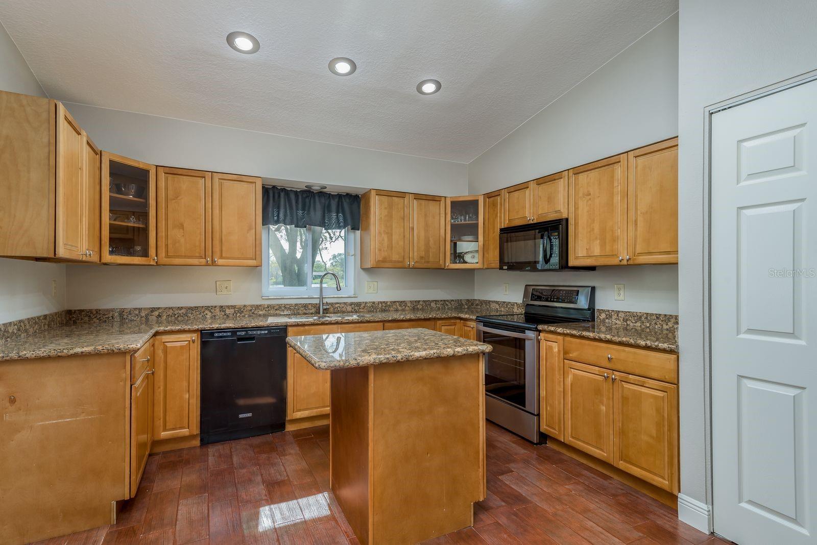 203 WHISPER LAKE RD, PALM HARBOR, FL, 34683